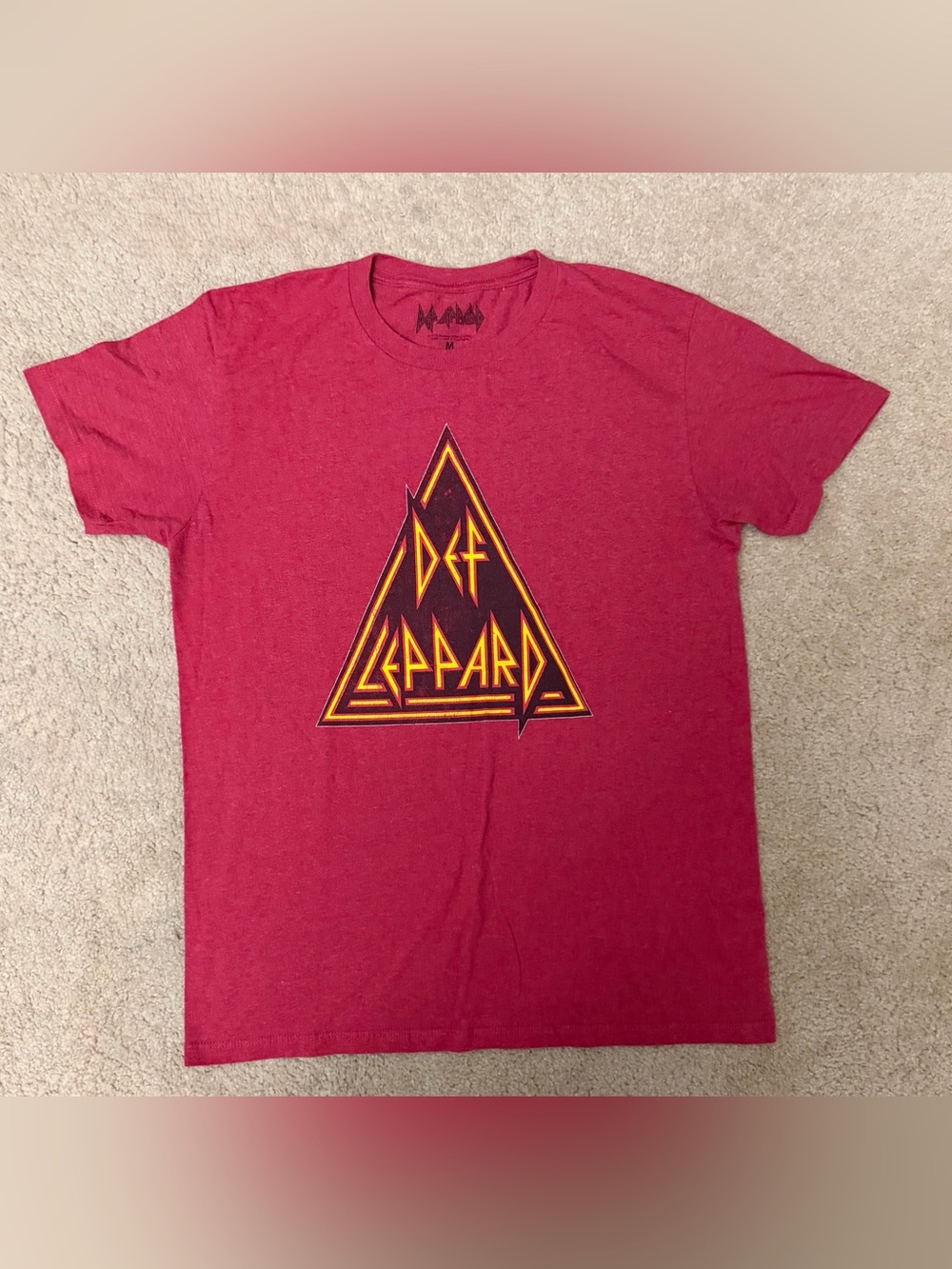 Def Leppard Red Triangle Logo Rock Band Graphic Tee – Medium